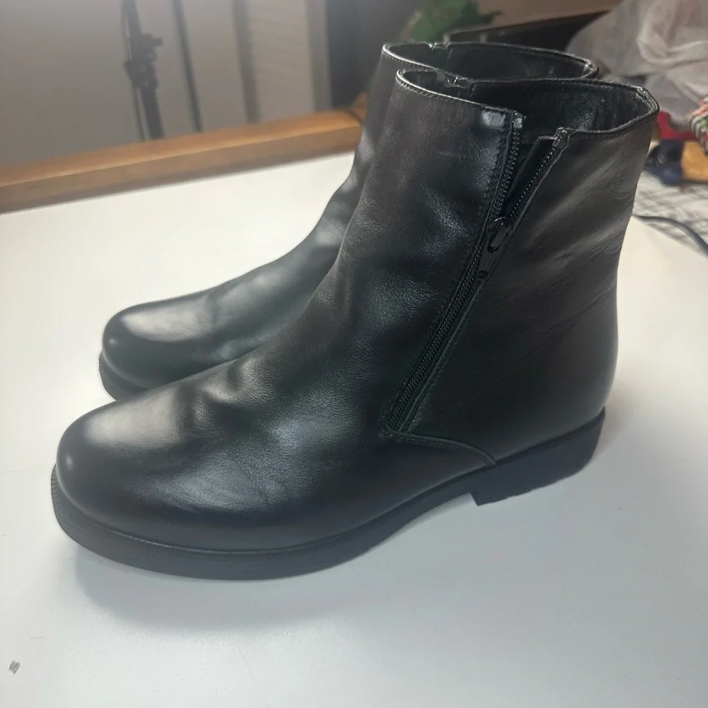 Propet black durable